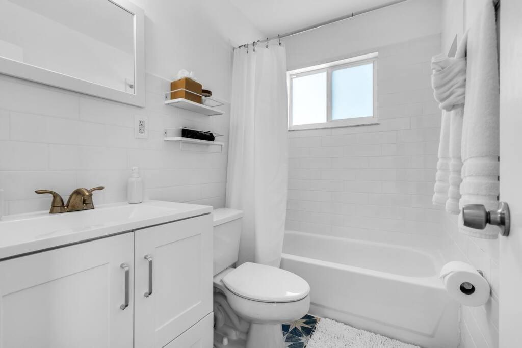 Сasa de vacaciones Modern 3 Bedroom Getaway With Parking In Coral Gables
